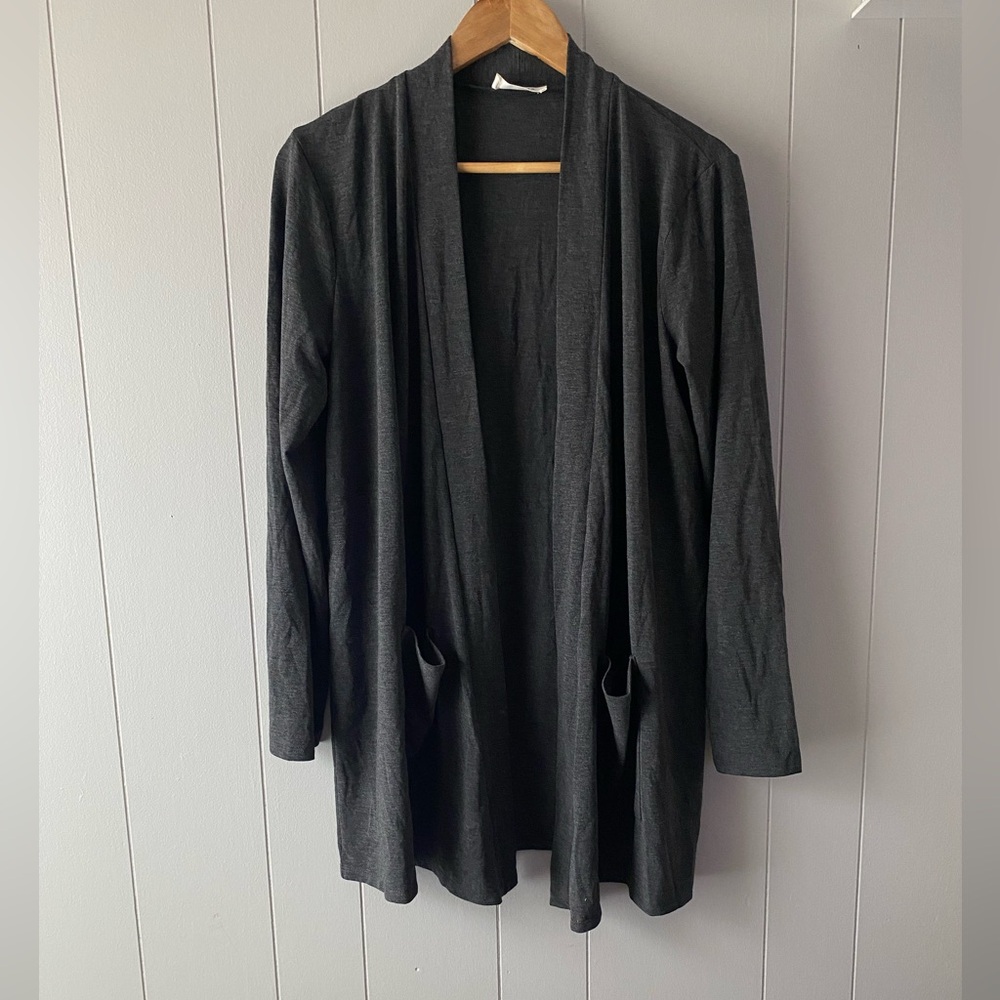 Zenana black lightweight slouchy pocket open cardigan. Size large